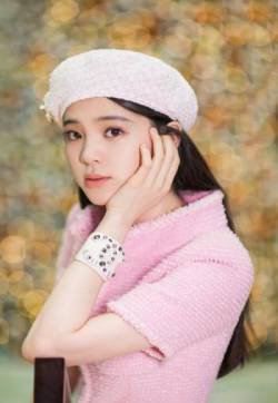 大陆内地台湾台北女演员欧阳娜娜粉嫩少女风写真图片
