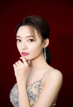 中国内地影视女演员林源优雅性感活动写真图片
