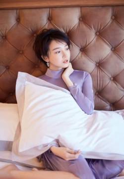 内地吉林女演员陈小纭知性优雅时尚写真图片
