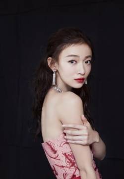 高清中国内地北京人影视女演员吴谨言清新粉色甜蜜写真图片