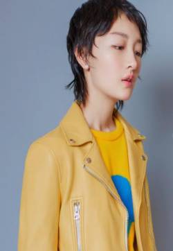 高清中国内地影视河北省石家庄女演员周冬雨北京卫视跨年演唱会甜美图片