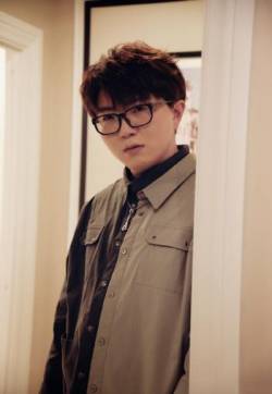 高清河南男星毛不易江苏卫视跨年演唱会图片