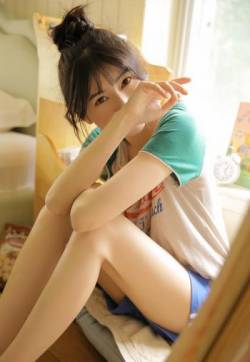 高清中国内地北京人影视女演员吴谨言复古时髦杂志写真图片