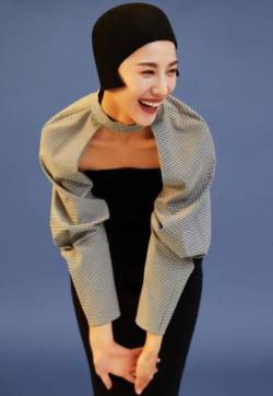 中国内地浙江临安女演员董琦时尚摩登写真图片