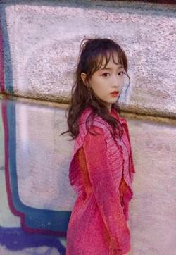 中国江苏南京，歌手、演员SNH48黄婷婷花式比心俏皮图片