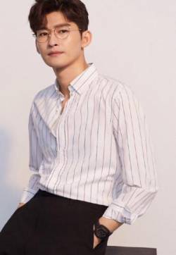 中国内地黑龙江省齐齐哈尔市龙沙男演员张翰帅气迷人写真大片