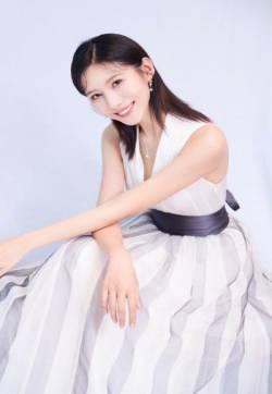 中国内地山东济南女演员吴优知性优雅写真图片