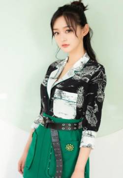高清中国内地女演员平面模特何泓姗2018阅文超级IP风云盛典甜美图片