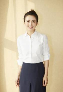 中国吉林省吉林著名的影视女演员杨童舒清爽干练活动写真图片