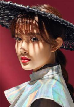 中国内地吉林长春女演员孟子义甜美迷人时尚写真图片