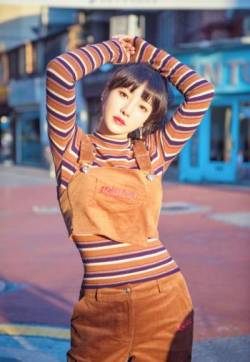 中国内地湖南衡阳女演员柳岩活力性感街拍写真图片