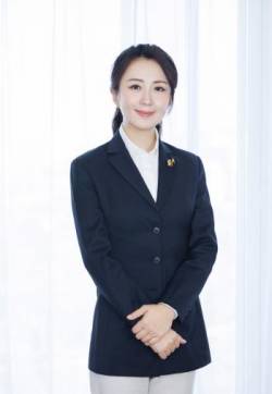 中国吉林省吉林著名的影视女演员杨童舒知性优雅写真