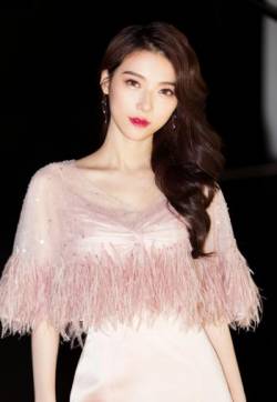 高清四川性感美女宁心粉色流苏长裙妩媚写真图片