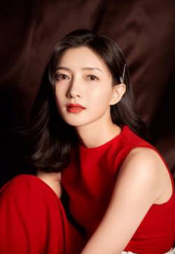 中国内地上海女演员江疏影时尚大气高清写真图片