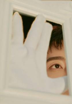 中国籍男歌手周觅儒雅高冷写真图片第张
