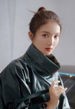 中国大陆山东济南女演员平面模特金晨香车美人性感写真图片
