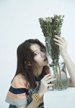 中国台湾女演员宋芸桦恬静植物系写真图片