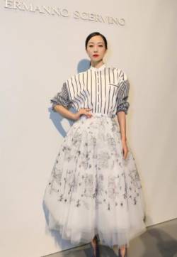 中国大陆江苏省苏州知名女演员韩雪高贵优雅活动写真图片