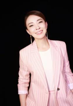 高清中国内地哈尔滨女演员刘威葳性感活动照图片