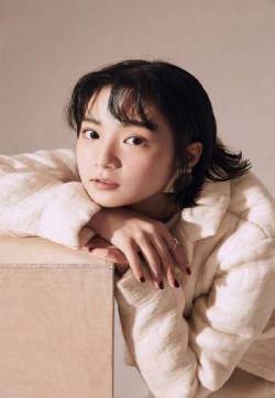 中国内地湖北鄂州女演员张雅钦复古文艺时尚写真图片