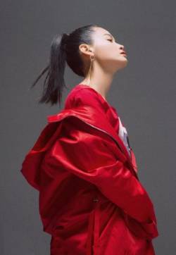 中国内地辽宁省沈阳女演员屈菁菁复古质感写真图片