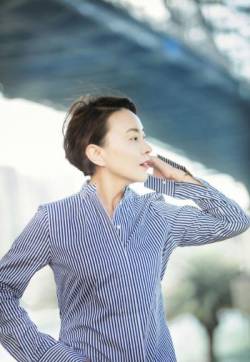 高清中国内地哈尔滨女演员刘威葳随性性感户外写真
