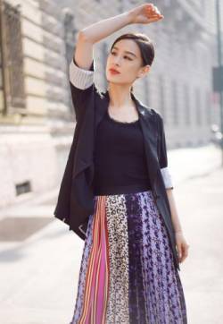中国内地著名女演员黄圣依优雅迷人时尚街拍图片