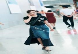 袁姗姗休闲时髦机场照图片