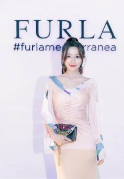 高清女明星李若宁甜美性感活动写真图片