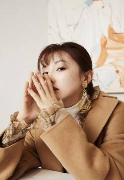 内地沈阳女演员王鹤润优雅大气时尚写真图片