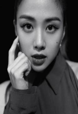 台湾女演员鬼鬼吴映洁黑白写真图片