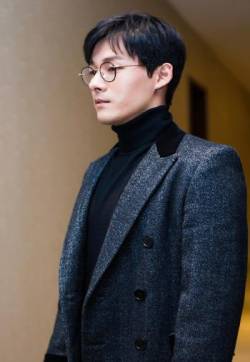中国大陆山东省滨州男演员张雨剑儒雅帅气写真图片