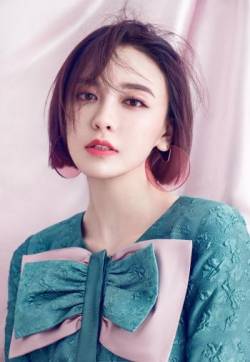 山东籍内地女演员吕佳容性感迷人写真图片
