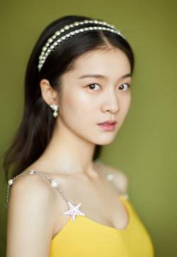 中国内地浙江省义乌女演员张雪迎性感靓丽写真图片