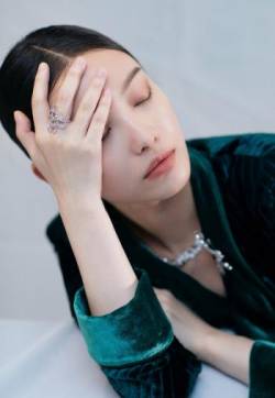 中国内地江苏南京女演员倪妮复古典雅活动写真图片