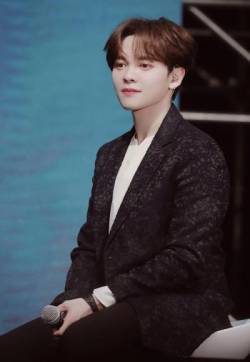 高清内陆男星尤长靖NPC南京音乐分享会饭拍图