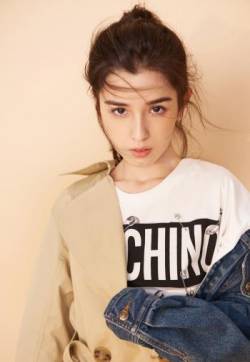 中国内地演员哈妮克孜性感酷帅写真图片