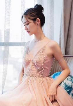 中国内地女演员王莫涵MAHB年度先生盛典甜美写真图片