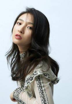 中国大陆湖北90后女演员吴倩优雅迷人写真图片