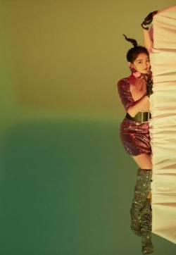 中国内地黑龙江齐齐哈尔女演员祝绪丹俏皮可爱时尚写真大片