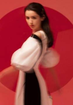 中国内地演员哈妮克孜时尚迷幻写真图片