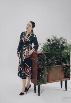 高清中国辽宁省营口女演员秦海璐优雅气质写真图片