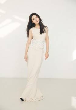 中国吉林省吉林著名的影视女演员杨童舒温婉优雅时尚写真图片