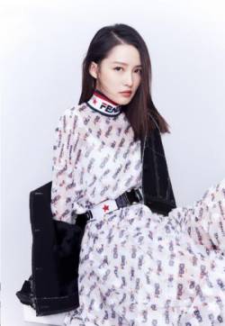 中国内地江苏省苏州市影视女演员李沁百变风格时尚杂志写真大片