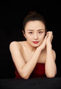 中国吉林省吉林著名的影视女演员杨童舒优雅妩媚质感写真图片