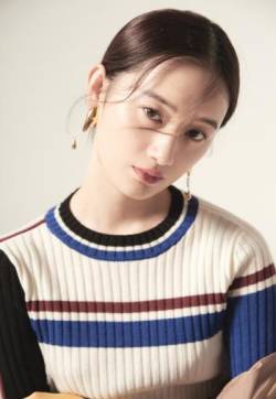 中国内地上海市长宁影视女演员郭晓婷性感时尚优雅写真图片