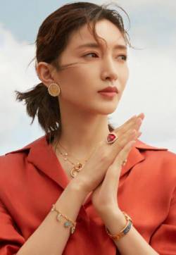中国内地上海女演员江疏影优雅时尚性感写真图片