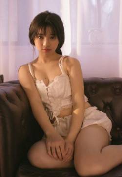 高清中国内地辽宁省沈阳女演员秦岚浪漫优雅写真图片