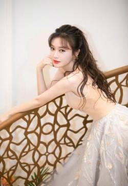 高清中国内地辽宁省沈阳女演员秦岚浪漫优雅写真图片