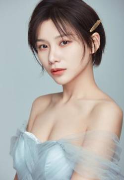 高清女星冯若绮美艳动人写真图片